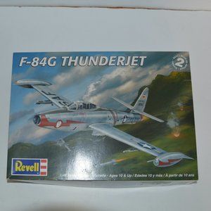 Revell F-84G THUNDERJET AIRPLANE MODEL KIT